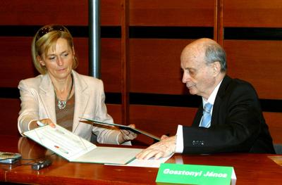 Együttműködési megállapodást kötött az MDF és a Tisztelet Társasága-stock-foto