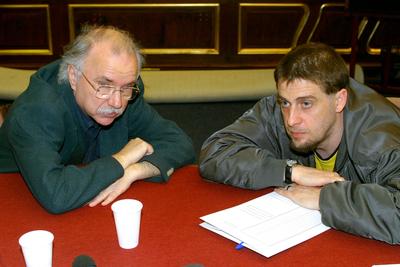 Budapest, 2006.02.20.
Lezajlottak az előválogatások az ötödik Humorfesztiválon, így a több száz jelentkező közül az előadói kategóriában négy elődöntő keretében 32 produkció hallható a Magyar Rádió Márványtermében. A középdöntőbe 16, a döntőbe 8 előadó kerül. Szerzői kategóriában 2 elődöntőt tartottak február 20-án.

A képen: Farkasházy Tivadar (balra) és Para-Kovács Imre-stock-foto