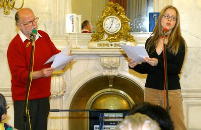 Budapest, 2006.02.20.
Lezajlottak az előválogatások az ötödik Humorfesztiválon, így a több száz jelentkező közül az előadói kategóriában négy elődöntő keretében 32 produkció hallható a Magyar Rádió Márványtermében. A középdöntőbe 16, a döntőbe 8 előadó kerül. Szerzői kategóriában 2 elődöntőt tartottak február 20-án.

A képen: Haumann Péter és Haumann Petra-stock-foto