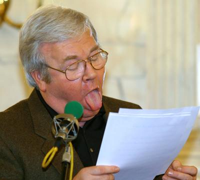 Budapest, 2006.02.20.
Lezajlottak az előválogatások az ötödik Humorfesztiválon, így a több száz jelentkező közül az előadói kategóriában négy elődöntő keretében 32 produkció hallható a Magyar Rádió Márványtermében. A középdöntőbe 16, a döntőbe 8 előadó kerül. Szerzői kategóriában 2 elődöntőt tartottak február 20-án.

A képen: Gálvölgyi János-stock-foto