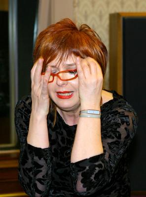 Budapest, 2006.02.20.
Lezajlottak az előválogatások az ötödik Humorfesztiválon, így a több száz jelentkező közül az előadói kategóriában négy elődöntő keretében 32 produkció hallható a Magyar Rádió Márványtermében. A középdöntőbe 16, a döntőbe 8 előadó kerül. Szerzői kategóriában 2 elődöntőt tartottak február 20-án.

A képen: Hernádi Judit-stock-foto