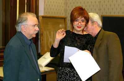 Budapest, 2006.02.20.
Lezajlottak az előválogatások az ötödik Humorfesztiválon, így a több száz jelentkező közül az előadói kategóriában négy elődöntő keretében 32 produkció hallható a Magyar Rádió Márványtermében. A középdöntőbe 16, a döntőbe 8 előadó kerül. Szerzői kategóriában 2 elődöntőt tartottak február 20-án.

A képen balról: Farkasházy Tivadar, Hernádi Judit és Gálvölgyi János-stock-foto