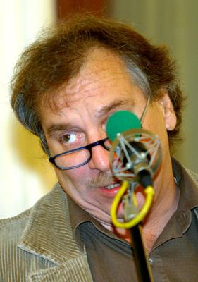 Budapest, 2006.02.20.
Lezajlottak az előválogatások az ötödik Humorfesztiválon, így a több száz jelentkező közül az előadói kategóriában négy elődöntő keretében 32 produkció hallható a Magyar Rádió Márványtermében. A középdöntőbe 16, a döntőbe 8 előadó kerül. Szerzői kategóriában 2 elődöntőt tartottak február 20-án.

A képen: Bajor Imre-stock-foto