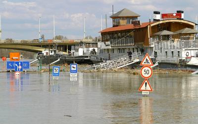 Árvíz Budapesten-stock-foto