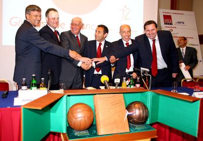 Bemutatták az Európa-bajnokság pályázati anyagát-stock-foto