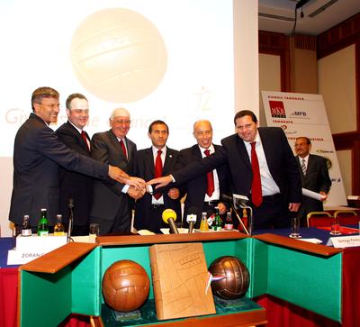 Bemutatták az Európa-bajnokság pályázati anyagát-stock-foto