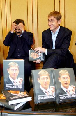 Megjelent Debreczeni József Az új miniszterelnök című könyve-stock-foto