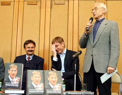 Megjelent Debreczeni József Az új miniszterelnök című könyve-stock-foto