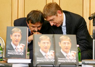 Megjelent Debreczeni József Az új miniszterelnök című könyve-stock-foto