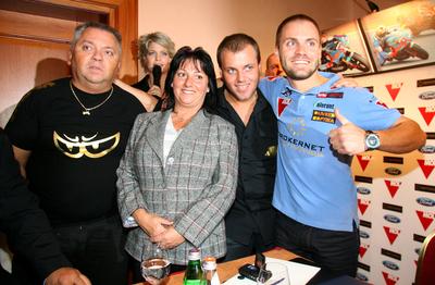 Autót és motort kapott Talma ajándékba-stock-foto