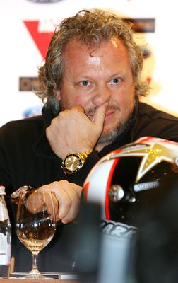 Autót és motort kapott Talma ajándékba-stock-foto