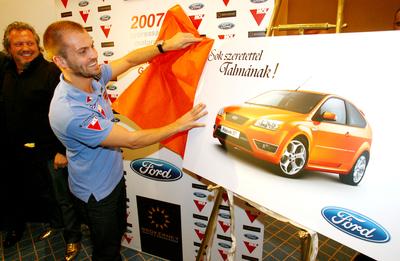 Autót és motort kapott Talma ajándékba-stock-foto