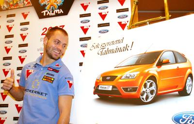 Autót és motort kapott Talma ajándékba-stock-foto