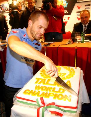 Autót és motort kapott Talma ajándékba-stock-foto