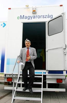 Indul az eMagyarország Roadshow-stock-foto