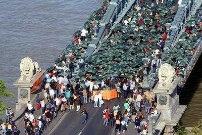 Zöldre váltott a Lánchíd-stock-foto