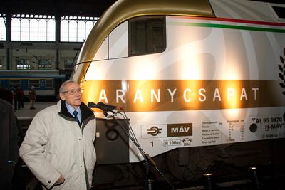Útjára indult az Arancsapat-mozdony-stock-foto