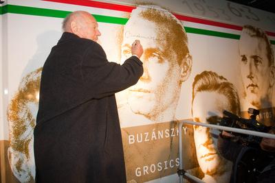 Útjára indult az Arancsapat-mozdony-stock-foto