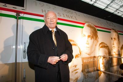 Útjára indult az Arancsapat-mozdony-stock-foto