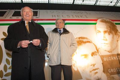 Útjára indult az Arancsapat-mozdony-stock-foto