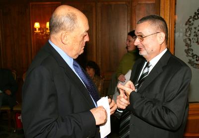 Könyvbemutató-stock-foto