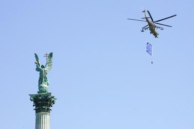 Tisztavatás a Hősök terén-stock-foto