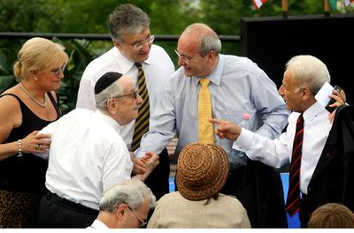 George Bush Budapesten-stock-foto