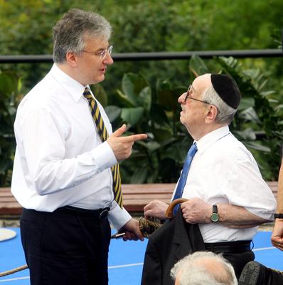 George Bush Budapesten-stock-foto