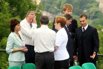 George Bush Budapesten-stock-foto
