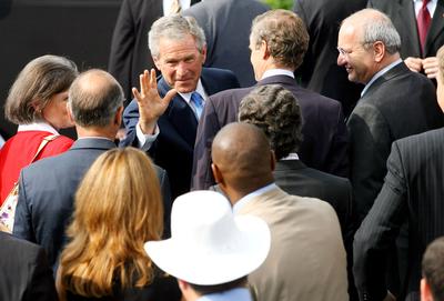 George Bush Budapesten-stock-foto
