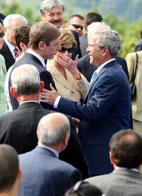 George Bush Budapesten-stock-foto