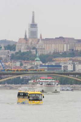 Kétéltű turistabusz-stock-foto