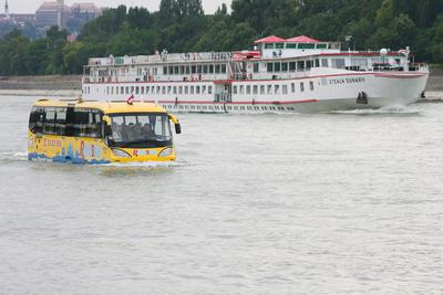 Kétéltű turistabusz-stock-foto