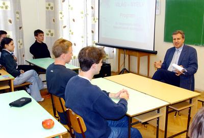 Magyar Bálint a Madách Imre Gimnáziumban-stock-foto