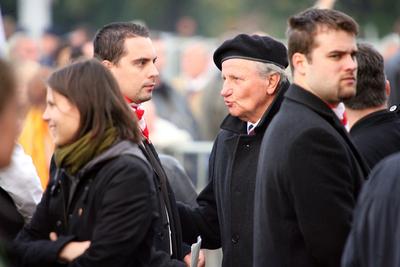 Gyerekeket is avatott a Magyar Gárda-stock-foto