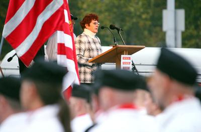 Gyerekeket is avatott a Magyar Gárda-stock-foto