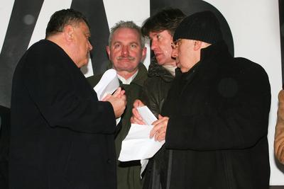 Tüntetés a Magyar Hírlap mellett-stock-foto