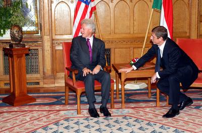 Bill Clinton Budapesten-stock-foto