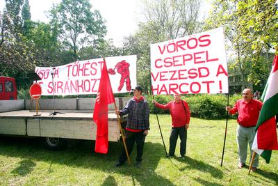 Tömegek a városligeti majálison-stock-foto