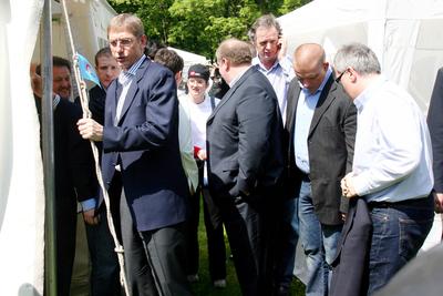 Tömegek a városligeti majálison-stock-foto