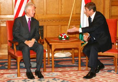 Bill Clinton Budapesten-stock-foto