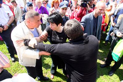 Tömegek a városligeti majálison-stock-foto