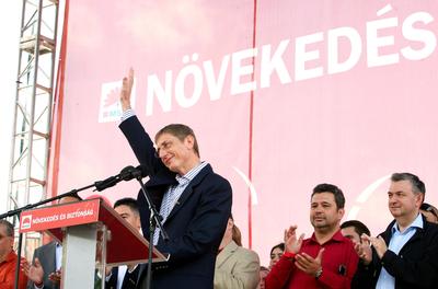 Tömegek a városligeti majálison-stock-foto