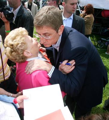 Tömegek a városligeti majálison-stock-foto