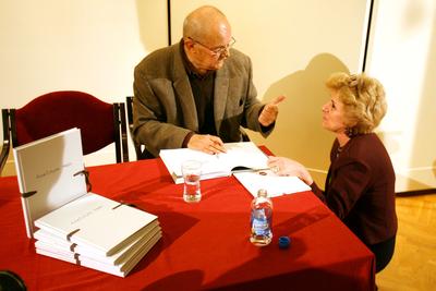 Rajzok és írások – Makovecz Imre könyvbemutatója-stock-foto