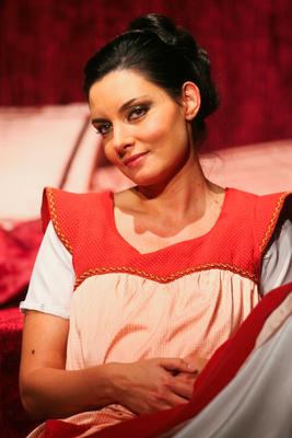 Színház - Családi ágy a Komédiumban-stock-foto