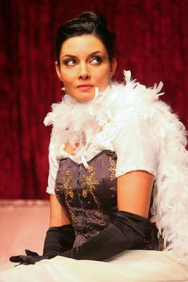 Színház - Családi ágy a Komédiumban-stock-foto