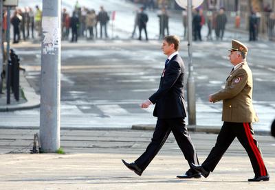 Zászlófelvonás a Kossuth téren-stock-foto