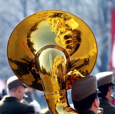 Zászlófelvonás a Kossuth téren-stock-foto