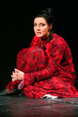 Színház - Családi ágy a Komédiumban-stock-foto